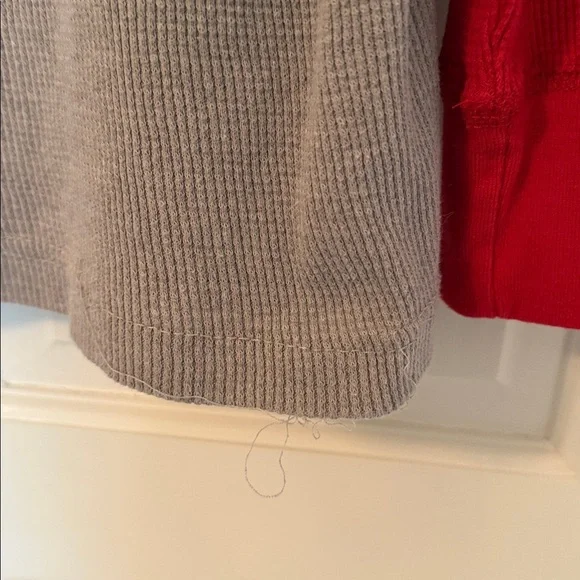 Wisconsin Badgers Raglan Thermal Waffle Knit Shirt XL Red Gray - Picture 7 of 7